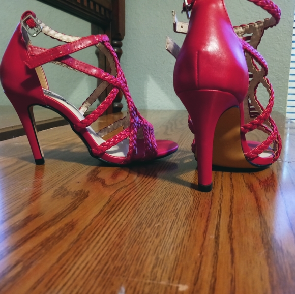 Red braided heels. Petite size. - Picture 2 of 6